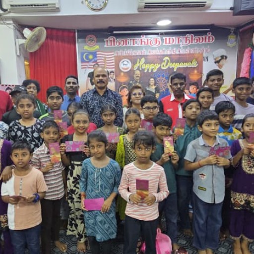 பினாங்கு எம்.ஜி.ஆர் நற்பணி மன்றம் சார்பில் தீபாவளிப் திருநாள் நலத்திட்ட உதவிகள் வழங்கப்பட்டது!